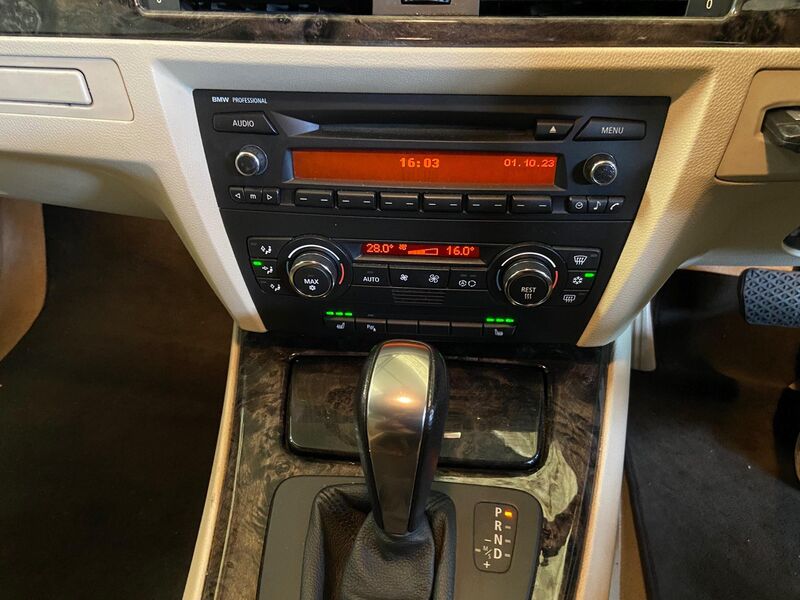BMW 3 SERIES