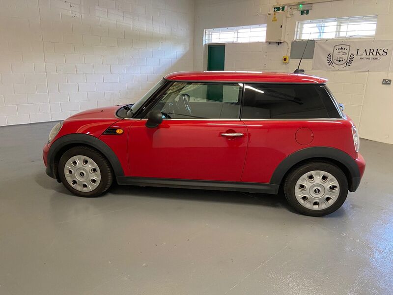 MINI HATCH
