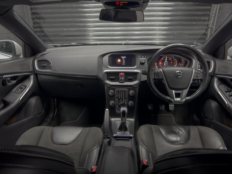 VOLVO V40