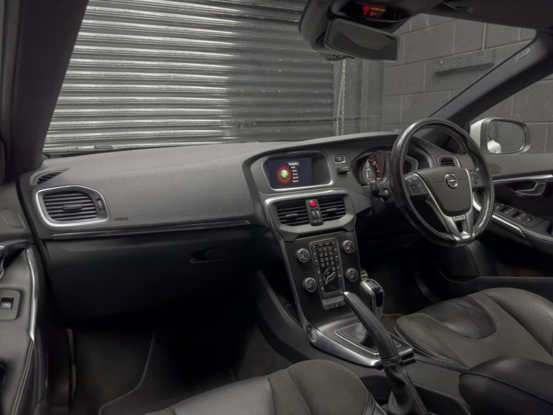 VOLVO V40
