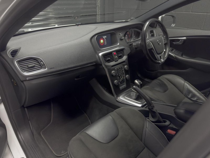 VOLVO V40