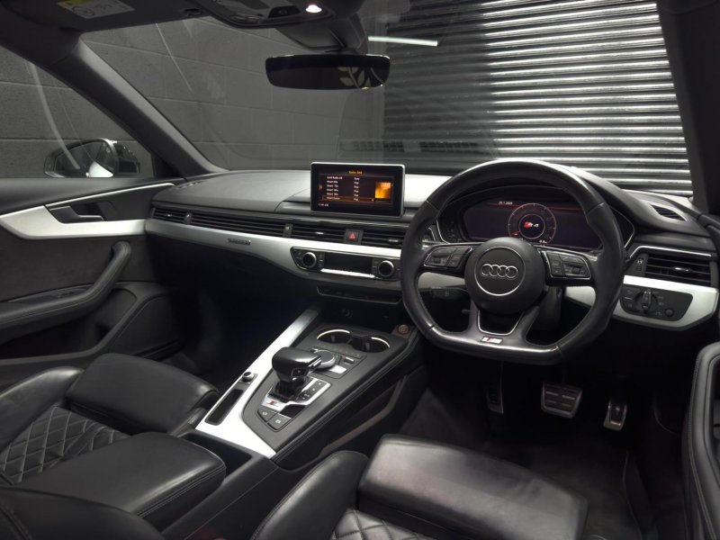 AUDI S4